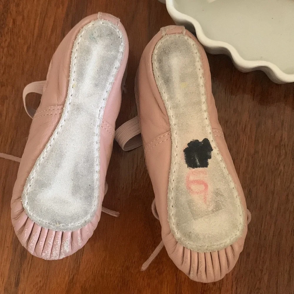 VINTAGE pink Capezio 200T 8 1/2C Teknik Leather Ballet Shoes. 🩰✨